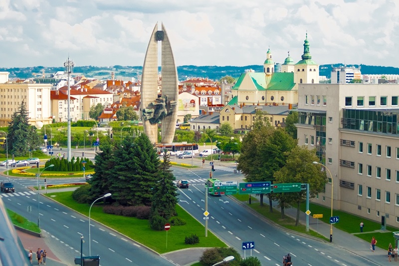 Maturzysto z Nowego Sącza - na studia wybierzesz tradycyjnie Kraków, czy może innowacyjny Rzeszów?