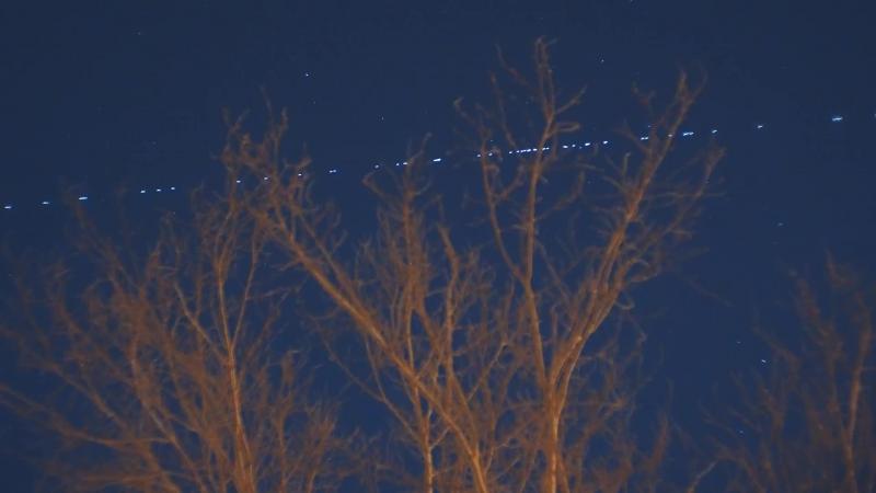 „Kosmiczny pociąg" nad Nowym Sączem. Satelity Starlink na niebie