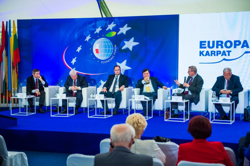 uropa Karpat – forum spotkań i dyskusji o zachowaniu unikatowego bogactwa kultury i przyrody Europy Środkowej, o regionie, Trójmorzu i Unii Europejskiej