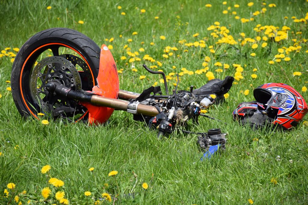 Wypadek motocyklisty w Powroźniku. Fot. Andrzej Gulewicz