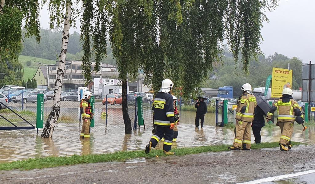 Woda wdziera się na posesje przy ul. Lwowskiej