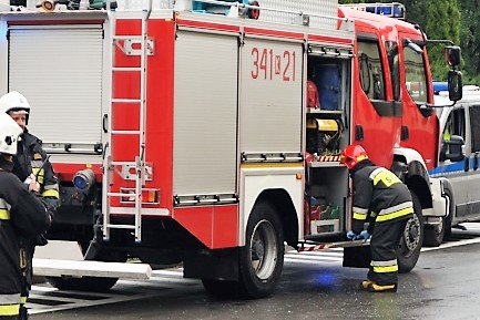 strażacy jeżdzili w niedzielę od wypadku do wypadku
