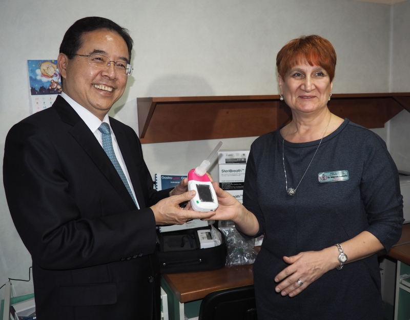 Ambasador Tajwanu podarował sprzęt dla sądeckiego szpitala