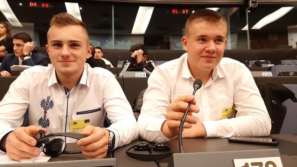 Jeszcze chodzą do szkoły, a już obradowali w Parlamencie Europejskim