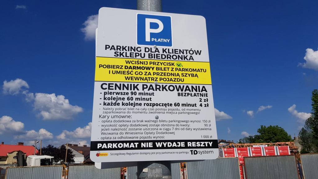 Nieznajomość prawa szkodzi a Biedronki nadal kroją za parkowanie 