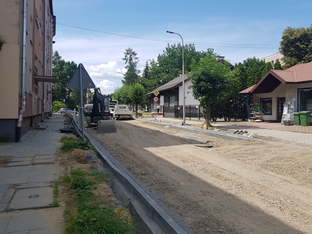 Nowy Sącz: dlaczego remont Grodzkiej tak się „ślimaczy”? Ulica zamknięta od miesięcy