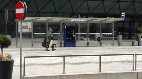 Bomba na krakowskim lotnisku? Zobacz, co było w walizce 