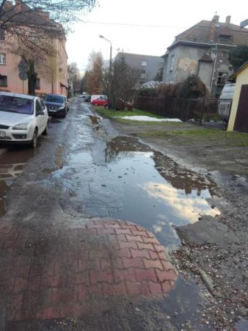 Nowy Sącz: remont tej zrujnowanej ulicy to dla osiedla Przydworcowego priorytet. I co z tego wynika?