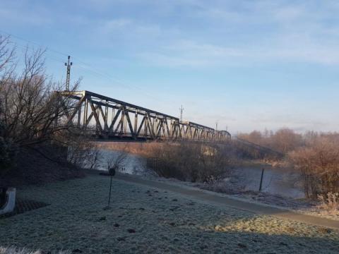 Co zrobić z starym mostem kolejowym na Dunajcu? Internet grzał się od komentarzy i pomysłów [ZDJĘCIA]