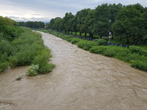 Potok Łubinka w Nowym Sączu przekroczył stan ostrzegawczy, podniosły się także rzeki Kamienica i Dunajec