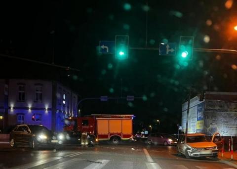 Znów wypadek na skrzyżowaniu w Chełmcu. Rozbite BMW i Volkswagen