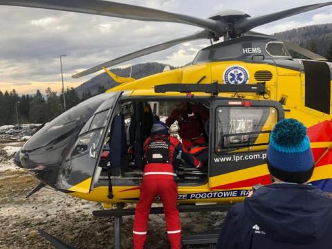 Tragiczny wypadek na stoku narciarskim w Limanowej. W akcji śmigłowiec LPR
