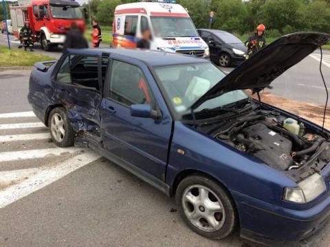 Zderzenie dwóch aut na Wiśniowieckiego. Policja nie mówi co się stało