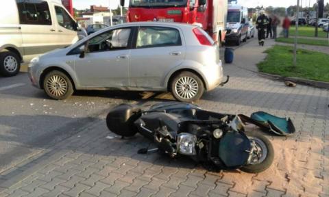 Nowy Sącz:Motocyklista przegrał starcie z osobówką. Kierowca trafił do szpitala