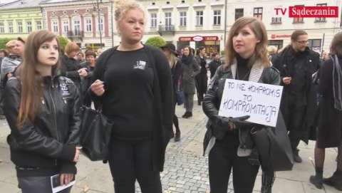 Nowy Sącz: Czarny Protest, jak protestujące okrzyknięto k…wami – relacja filmowa