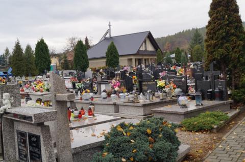 Stary Sącz: na nowym cmentarzu też kradną. Co z tym monitoringiem?