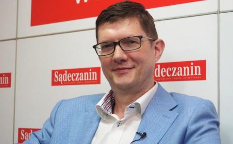 Rektor Wyższej Szkoły Biznesu Dariusz Woźniak ma szczęście do ludzi 