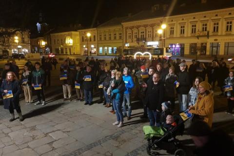 Solidarni z Ukrainą demonstrowali przed sądeckim ratuszem