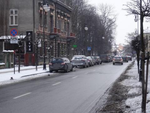 Ulica Długosza w Nowym Sączu ograniczenie parkowania