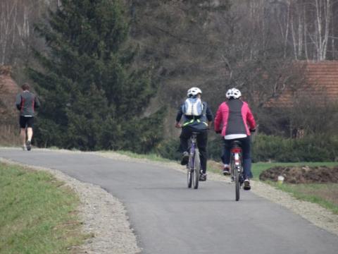 Sądeczanie pokochali wyprawy rowerowe. Co zrobić, aby być bezpiecznym na drodze?