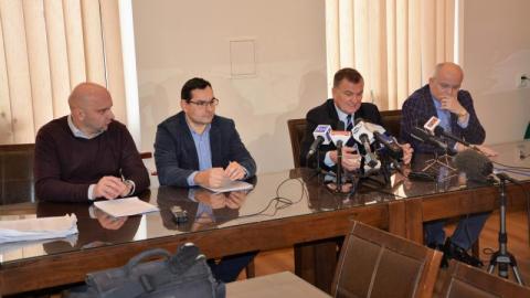 Chełmiec miastem: Stawiarski twierdzi, że ekipa rządząca dopuszcza się bezprawia! Ujawnia też listę radnych, którzy poddali w wątpliwość legalność konsultacji społecznych 
