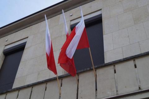 Gdzie zawisną biało-czerwone flagi? 21 gmin wygrało w rządowym konkursie