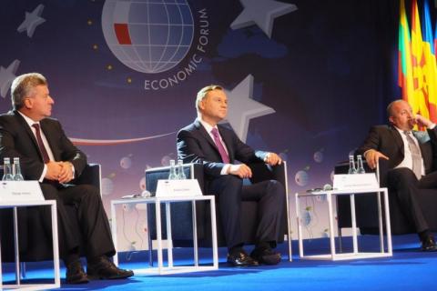 Forum Ekonomiczne wystartowało. Prezydent Duda piętnuje biurokratyczną machinę Unii Europejskiej