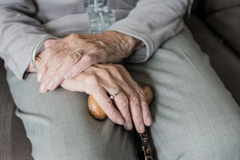 Co się wyprawia we francuskich domach spokojnej starości? Szokujący reportaż