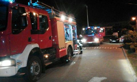 Strażacy dwie godziny gasili pożar w Krynicy. Paliła się przydomowa altana