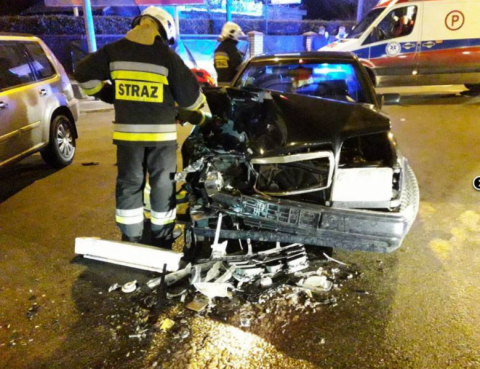 Zderzenie dwóch samochodów osobowych przy ul. Węgierskiej [ZDJĘCIA]