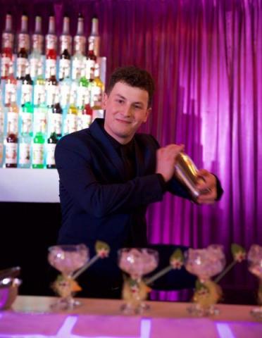 Robert Piasecki: ten to miesza po mistrzowsku! Najlepszy barman w Polsce jest z Nowego Sącza