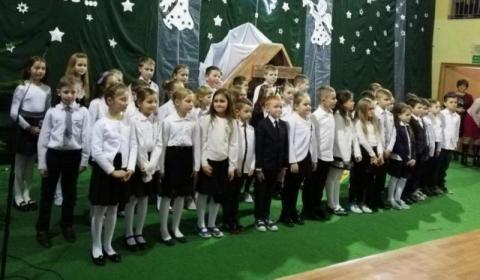 Maluchy w Koniuszowej juz zaśpiewały sto lat na  Dzień Babci i Dziadka