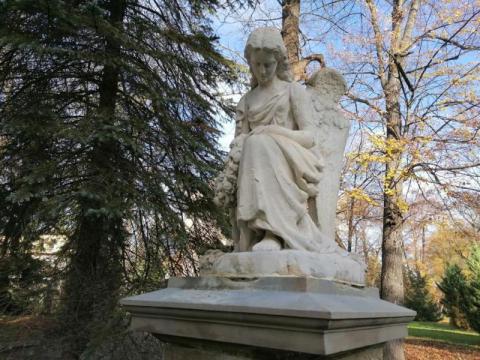 Stary Cmentarz w Nowym Sączu czeka na ratunek. Obraz dnia – 28 października 2022