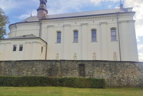 Muszyna: barokowy kościół św. Józefa już po generalnym remoncie. Świątynię pobłogosławił biskup Andrzej Jeż