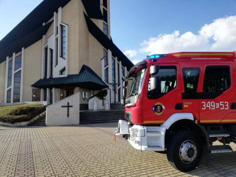 Łososina Dolna: strażacy z OSP odkażają kościoły i cmentarze