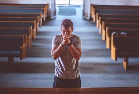 Czy Bóg wybacza samobójcom? Przejmująca rozmowa z księdzem psychologiem 