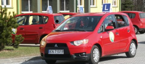 MORD sprzedaje auto egzaminacyjne! Chcą ponad 16 tys. za mitsubishi z 70 tys. km na liczniku