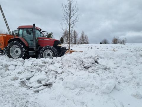 Korzenna: zimowe utrzymanie dróg na terenie gminy. Podajemy numery wykonawców