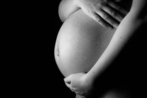 Policja przesłuchuje kobiety oszukane na „pracę” w ciąży