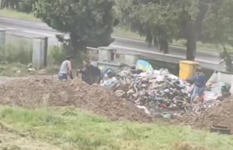 Tak Romowie poradzili sobie ze śmieciami. Aż trudno uwierzyć, że naprawdę to zrobili [FILM]
