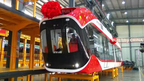Chińczycy mają pierwszy „latający” pociąg. Pokazali jak jeździ Skytrain