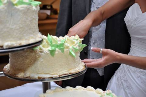 Jak ślub to w kościele - uważa ponad 70 procent nowożeńców