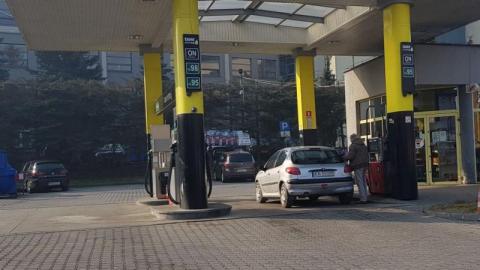 Ceny paliw spadną po obniżce VAT. Ile będzie kosztować tankowanie po nowemu 