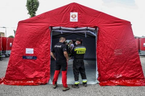 Strażacy z OSP dostali namioty dla zakażonych koronawirusem