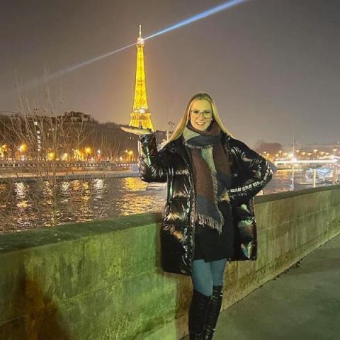 Wiktoria Tracz, młoda wokalistka uświetniła pokaz mody w Paryżu