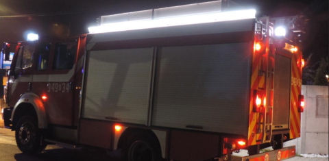 Wozy strażackie pod ratuszem w Nowym Sączu. Zgłoszenie postawiło ich na równe nogi