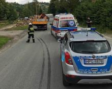 Groźny wypadek w Łomnicy. Samochód ciężarowy potrącił 14-letnią dziewczynkę