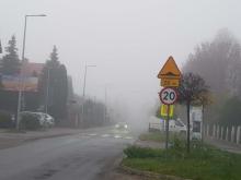 Nowy Sącz utonął w gęstej mgle. Uważajcie na drogach!