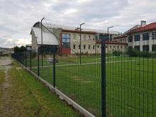 Nowy Sącz: koniec z kłódkami na szkolnych boiskach? Miasto nie może nic narzucać dyrektorom 