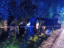 Nocny wypadek w Koniuszowej. Samochód wypadł z drogi, są ranni [ZDJĘCIA]